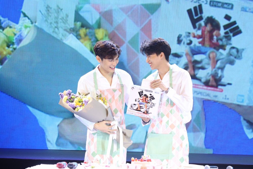 กลัฟเซอร์ไพรส์ของขวัญ