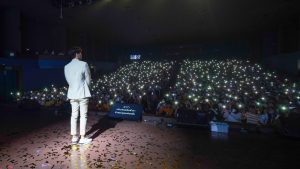 พูดคุยกับแฟนคลับ