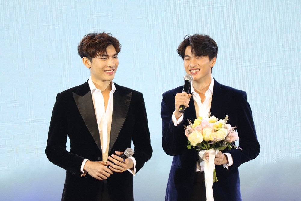 มิวกลัฟแถลงงานมีตคู่