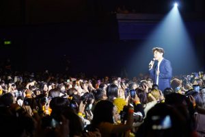 มิวร้องเพลงให้แฟนคลับ