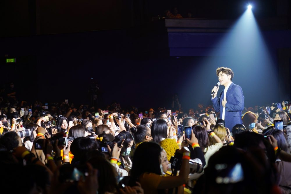 มิวร้องเพลงให้แฟนคลับ