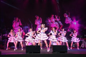BNK โชว์บนเวที 4
