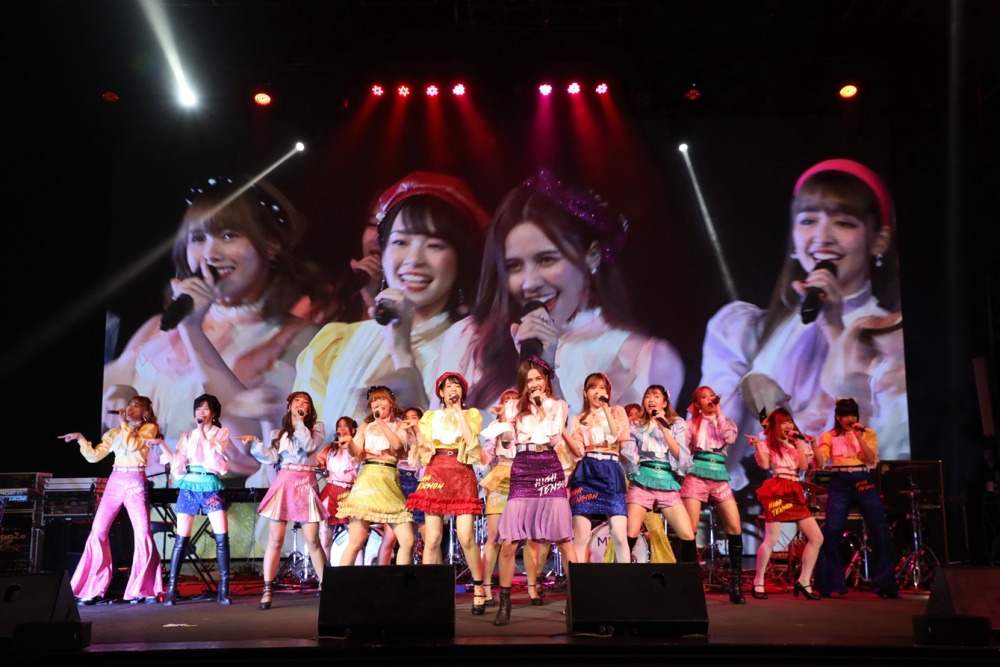 BNK โชว์บนเวที