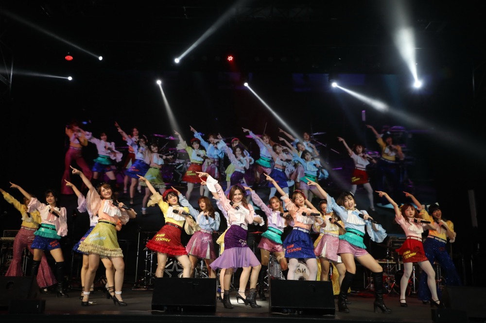 BNK โชว์บนเวที3