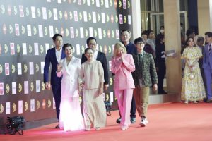 ผู้จัด รุ่นสู่รุ่น พรมแดง