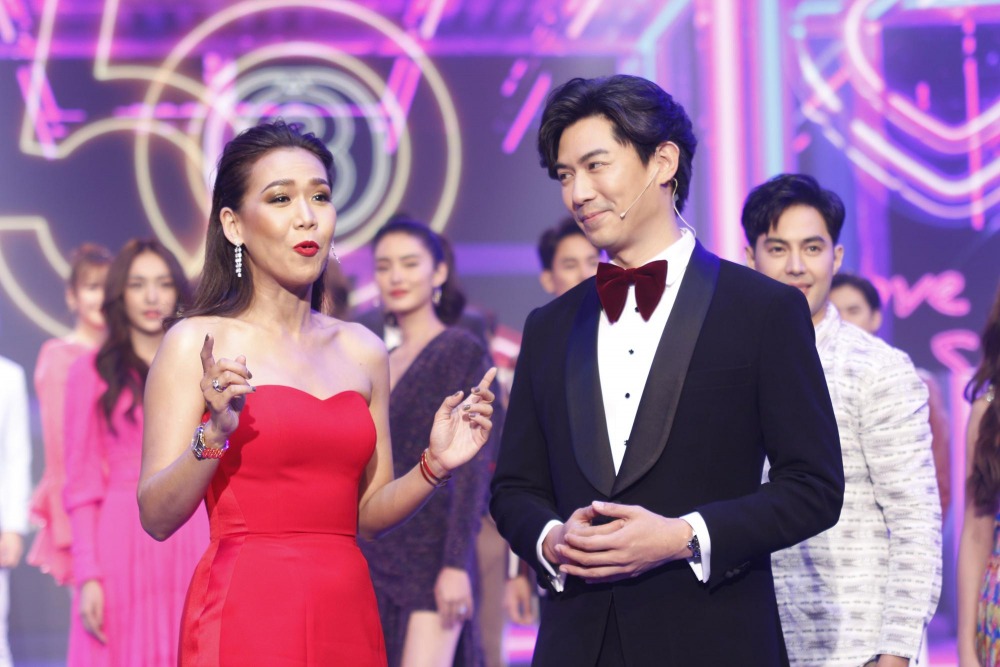 พิธีกรเปิดรายการ-กาละแมร์-เป๊ก