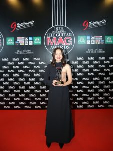 รางวัล “นักร้องหญิงยอดนิยมแห่งปี” ได้แก่ “วรันธร เปานิล (อิ้งค์)” สังกัด Boxx Music