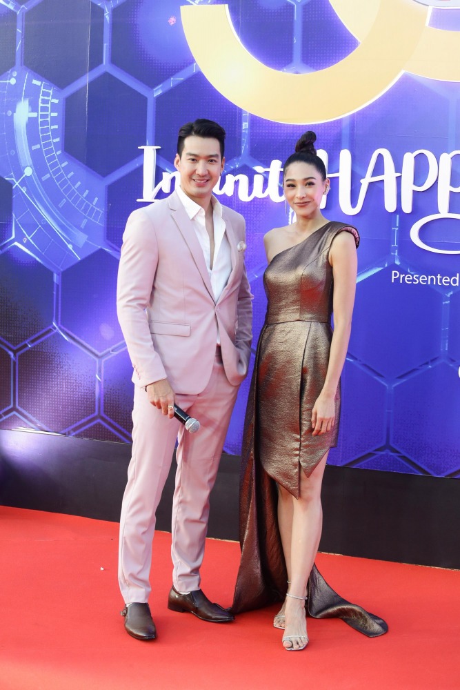 สองพิธีกร พรมแดง-เดี่ยว-บูม