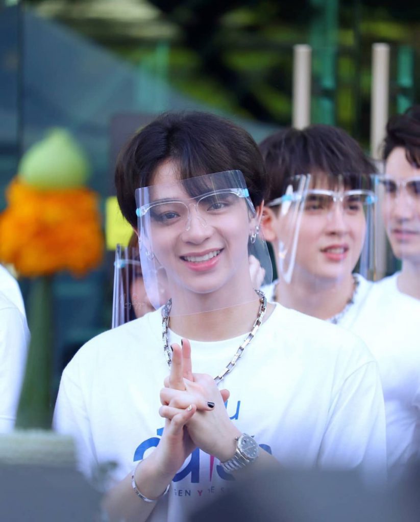 7.-Gen-Y-The-Series_นักแสดงนำ-บาส-SBFIVE-ร่วมพิธีบวงสรวงซีรีส์-823x1024