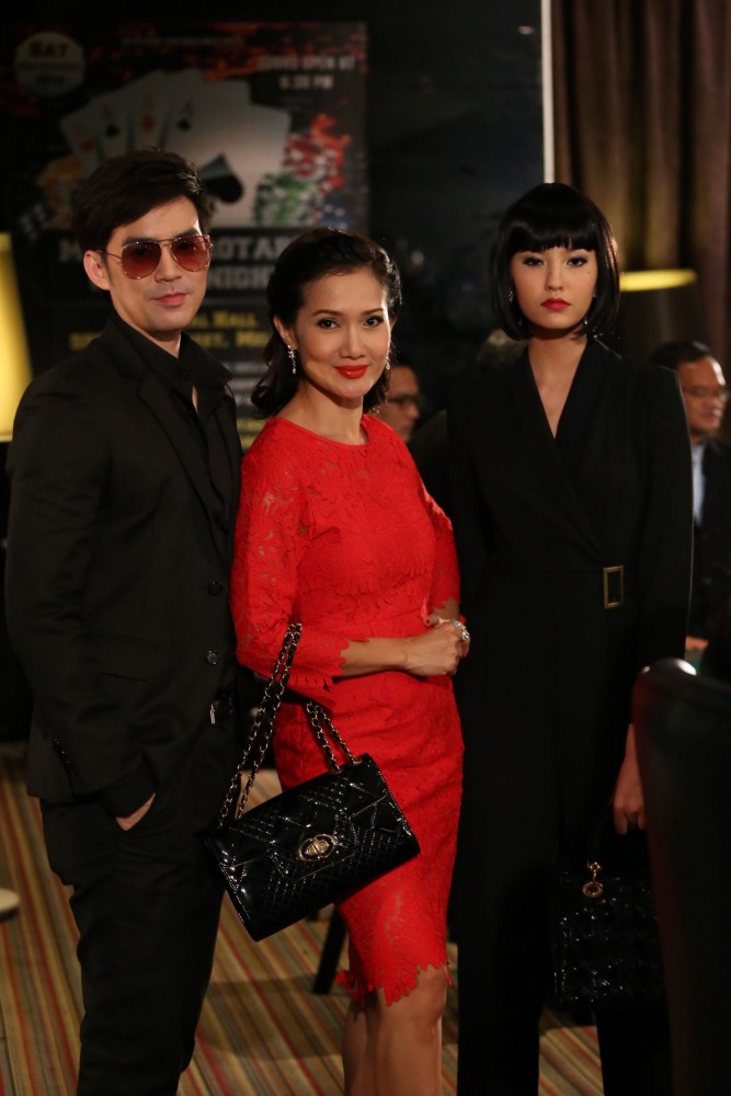 บัลลังก์ดอกไม้ (42)