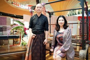 06 ศิลปินผู้สร้างสรรค์ผ้าไทย อ.เถ่า มีชัย แต้สุจริยา และ คุณชฎาทิพ จูตระกูล