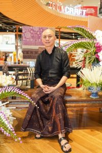13 อ.เถ่า มีชัย แต้สุจริยา แห่งบ้านคำปุน ครูศิลป์ของแผ่นดิน ผู้ปลุกชีวิตผ้าไทย