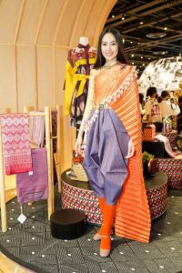 15 ปอย ตรีชฎา สวมใส่ชุดผ้าไทย แห่งบ้านจันทร์โสมา