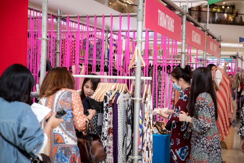 บรรยากาศที่ชั้น G กับ Celebrity Auction _ Market with PRAEW (3)