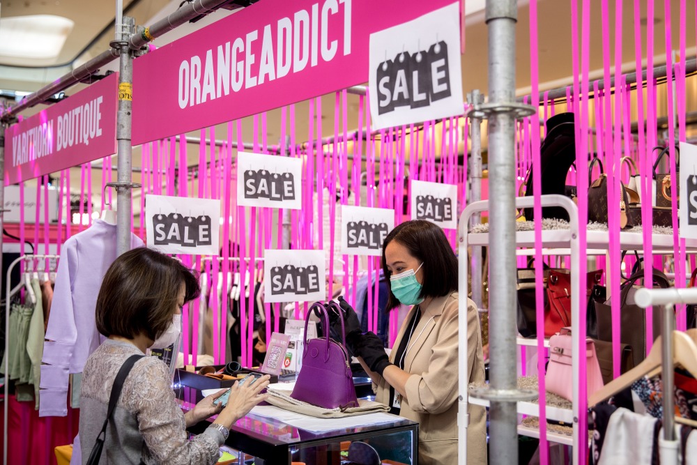 บรรยากาศที่ชั้น G กับ Celebrity Auction _ Market with PRAEW (4)