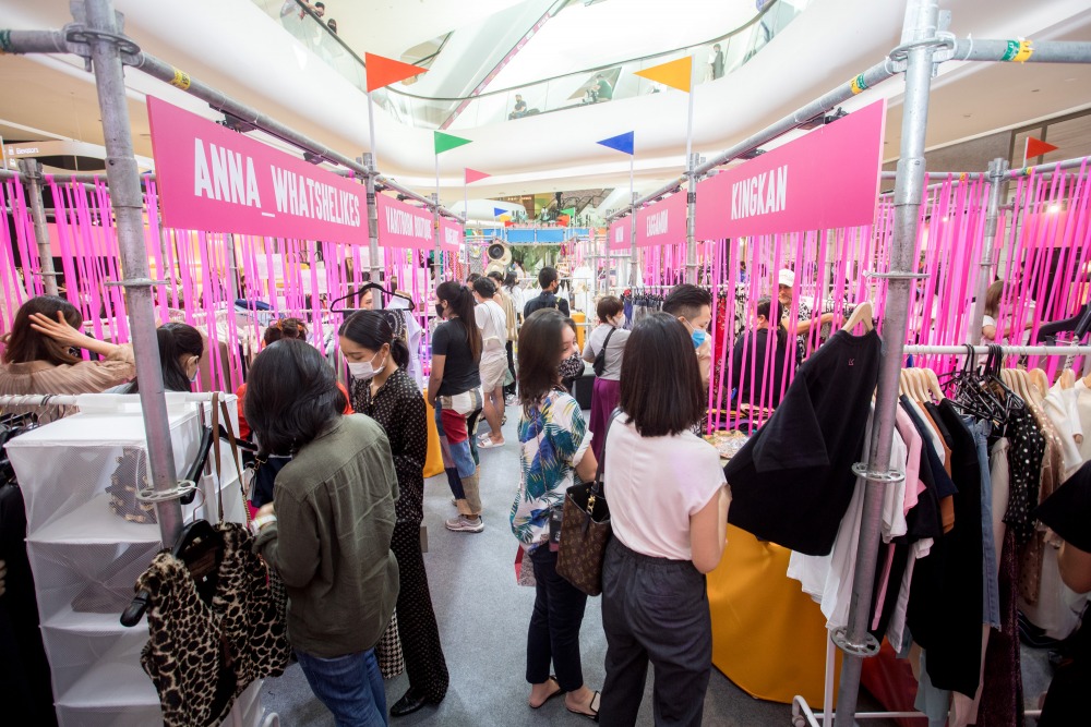 บรรยากาศที่ชั้น G กับ Celebrity Auction _ Market with PRAEW (6)