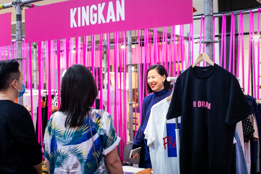 บรรยากาศที่ชั้น G กับ Celebrity Auction _ Market with PRAEW (8)