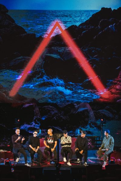 บรรยากาศพูดคุยบนเวที