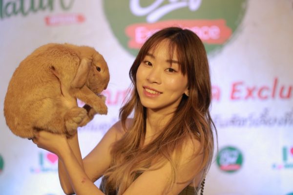 6.สาวสวยและลูก