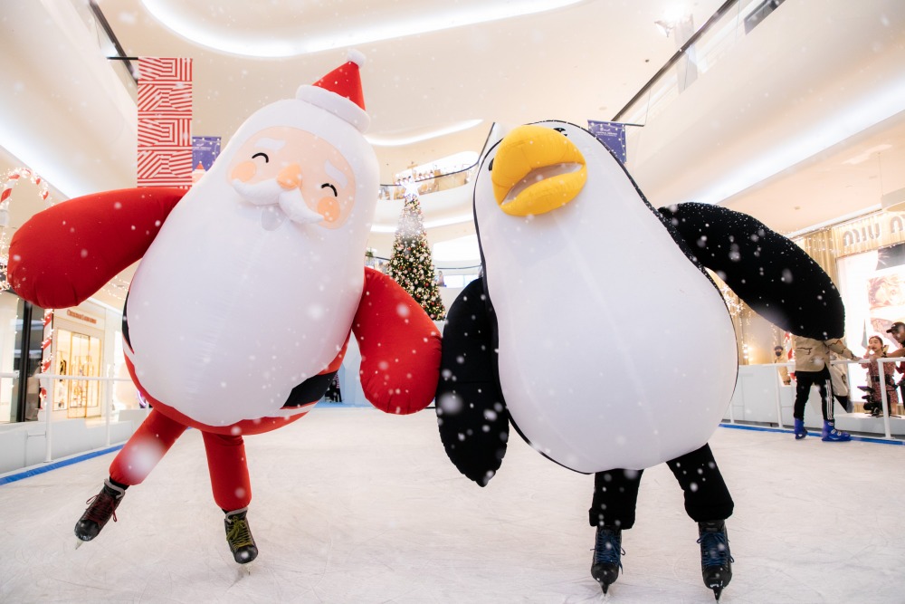 The Enchaning Winter Skate Park with Polar Bear Snow Cannon และ Mascot Ice (19)