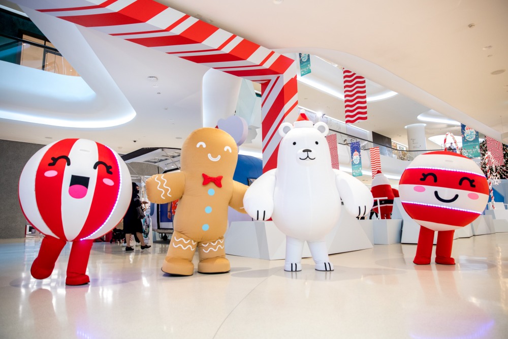 The Enchaning Winter Skate Park with Polar Bear Snow Cannon และ Mascot Ice (4)