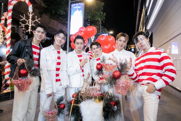 เหล่านักแสดงวัยรุ่นที่มาร่วมงาน (1)