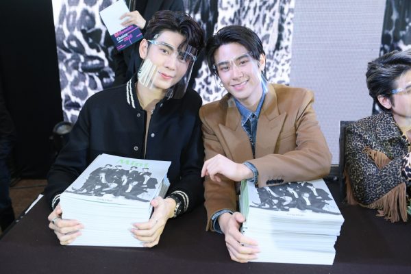 ริว และแจ็กกี้ ร่วมกิจกรรมแจก Mint Magazine Vol.2