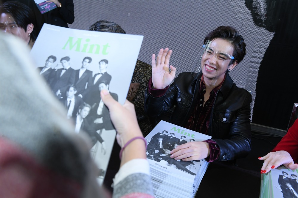 เติร์ด ทักทายแฟนคลับอย่างเป็นกันเอง