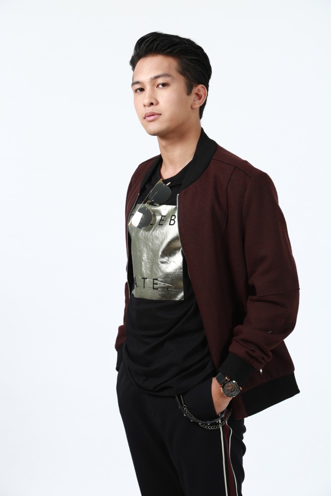 2 เชนทร์ รับบทโดย ฟิลลิปส์ ทินโรจน์ (ฟิลลิปส์)