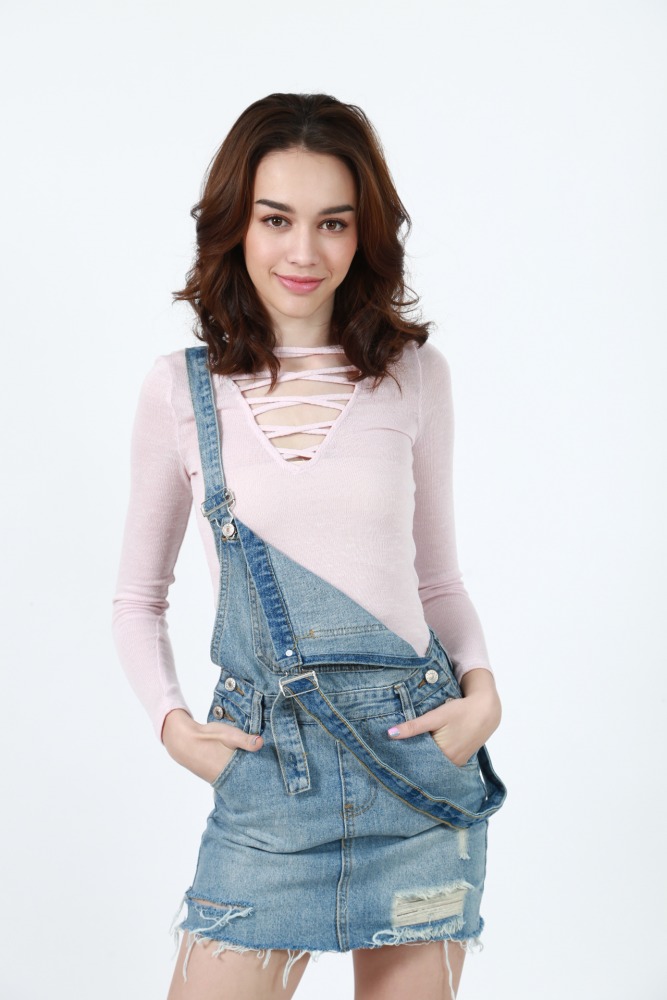 3 ธารใส รับบทโดย มาเรีย เฮิร์ชเลอร์ (สกาย)