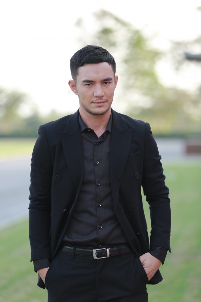 8 รามราช รับบทโดย ปีเตอร์ ไนท์ (ปีเตอร์)