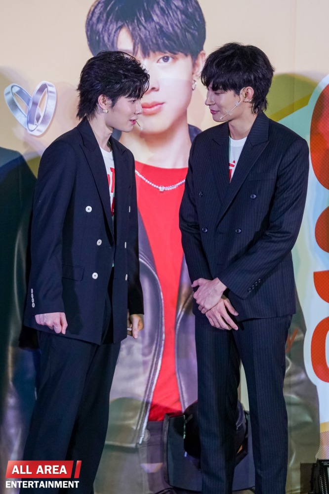 1104F3C2-69D5-40A8-928C-95BF10AD28BC