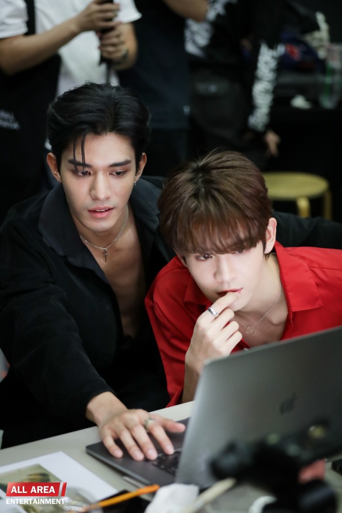 6F95E5D6-55A3-4611-92E2-CAEB5A42B7EF