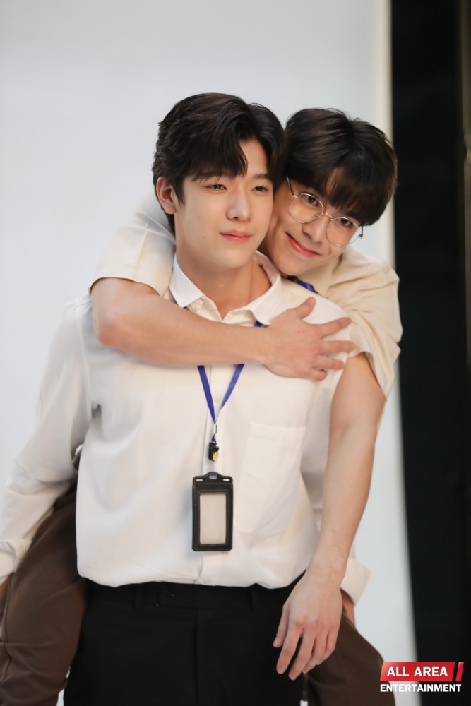 EE7D53B0-70A7-4C9B-A1C0-AEFF37C78323