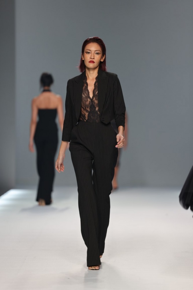 010_แพท วง KLEAR บนรันเวย์ POEM Presented by Purra