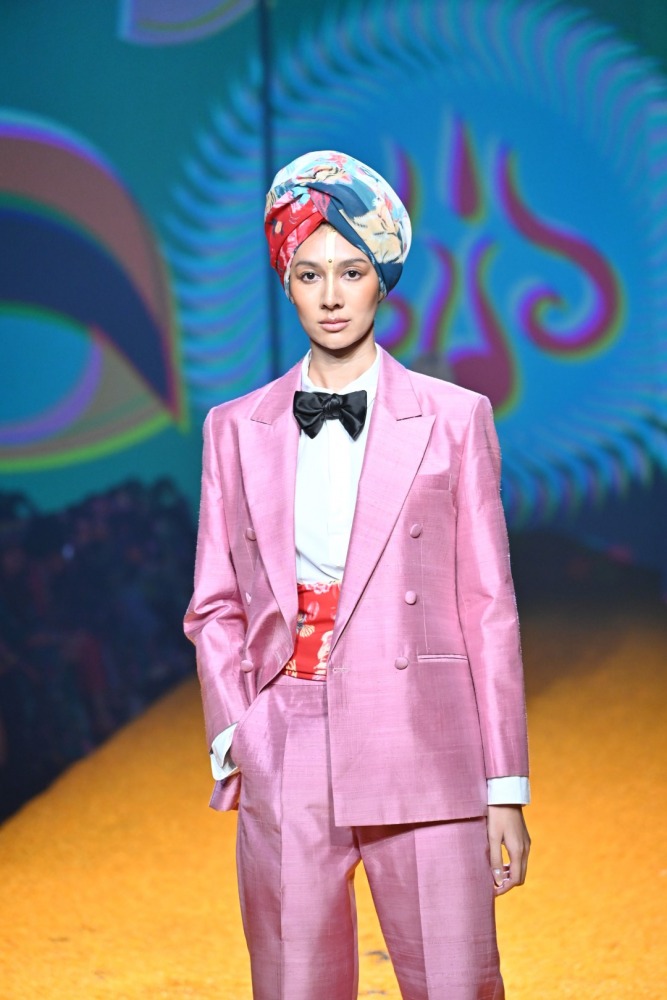 ISSUE presented by TAT (17)