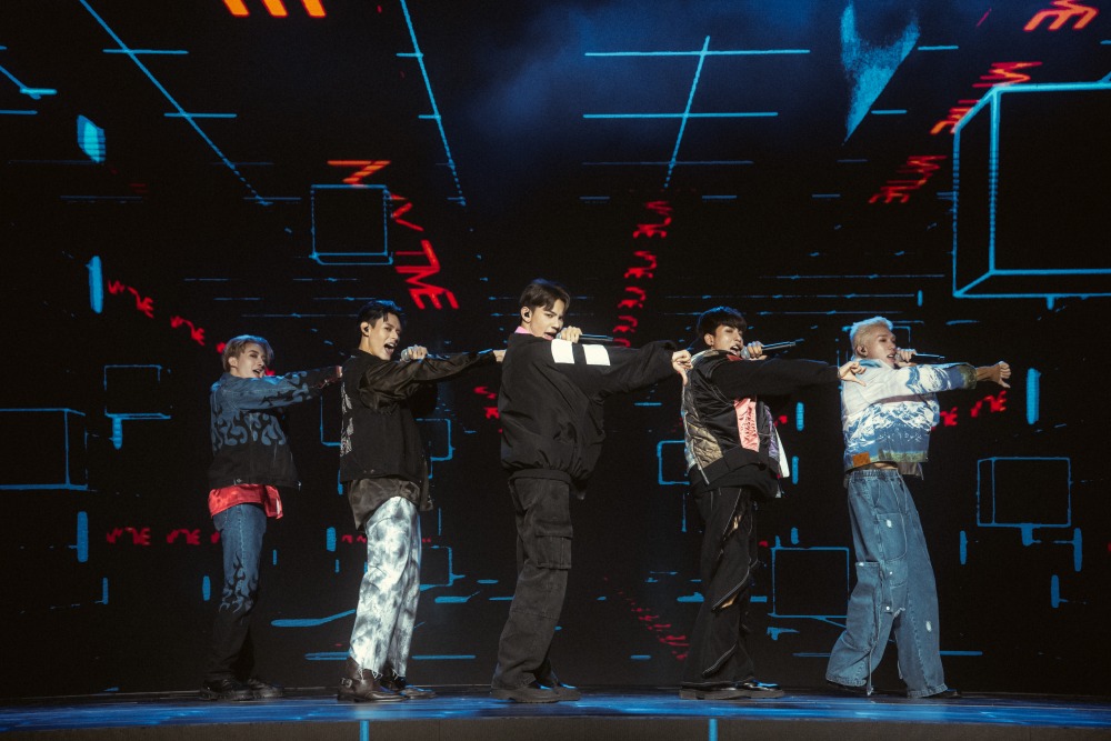 PERSES DEBUT STAGE_06