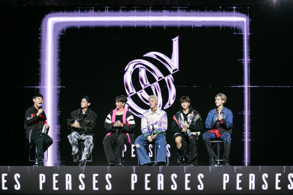 PERSES DEBUT STAGE_08