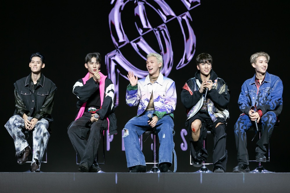 PERSES DEBUT STAGE_09