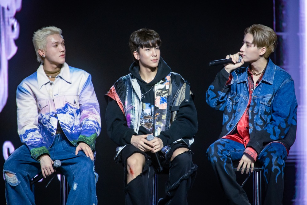 PERSES DEBUT STAGE_13