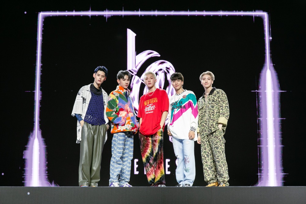 PERSES DEBUT STAGE_21