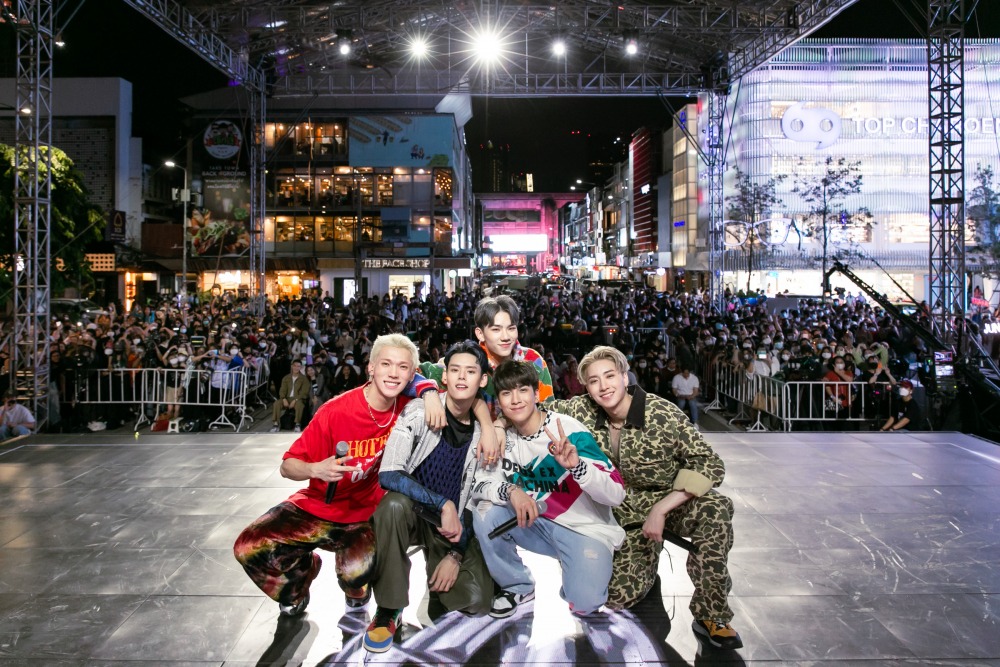 PERSES DEBUT STAGE_22