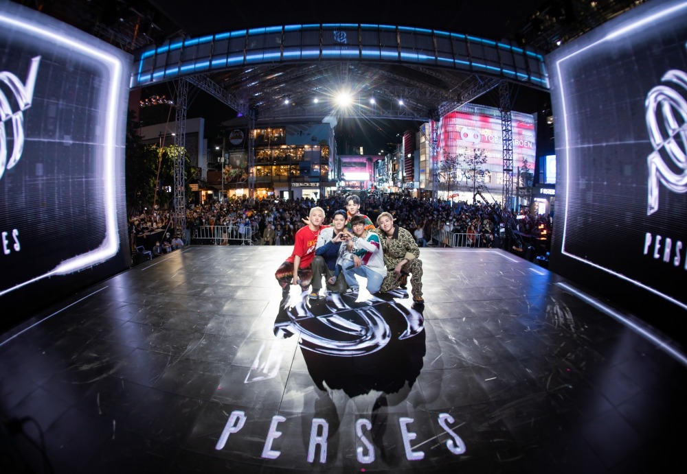 PERSES DEBUT STAGE_23