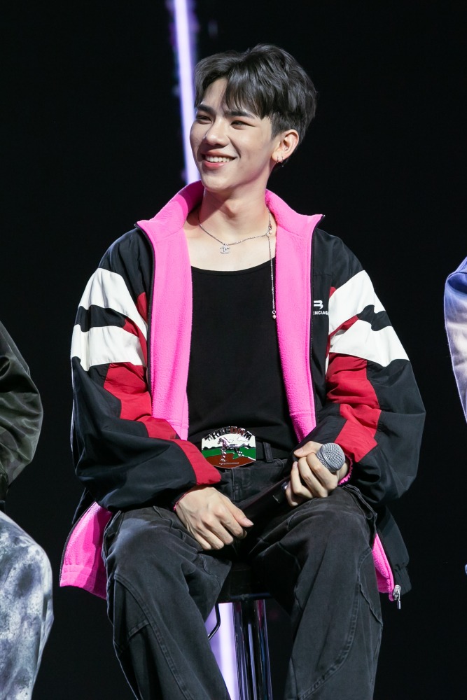 PERSES DEBUT STAGE_PLUGGY