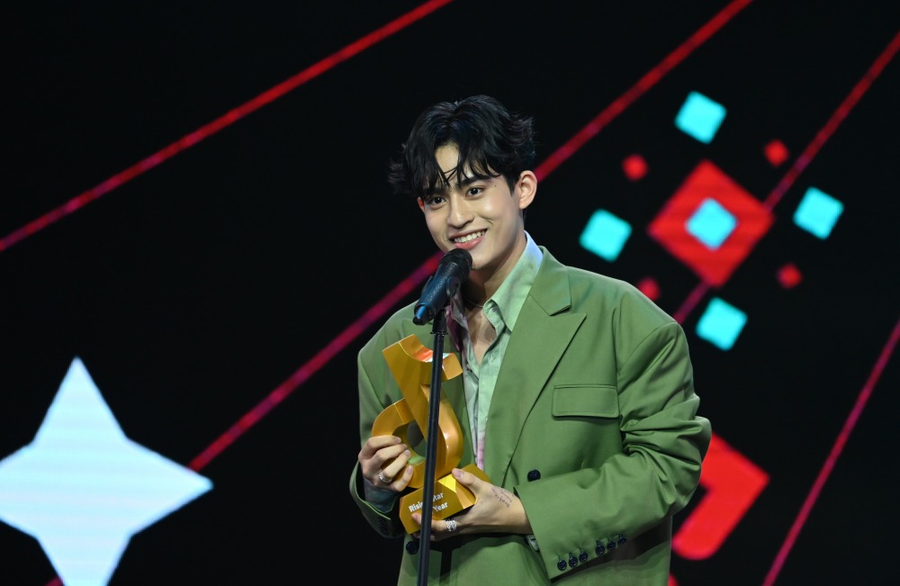 TikTokAwards2022TH 2 Rising star of the year