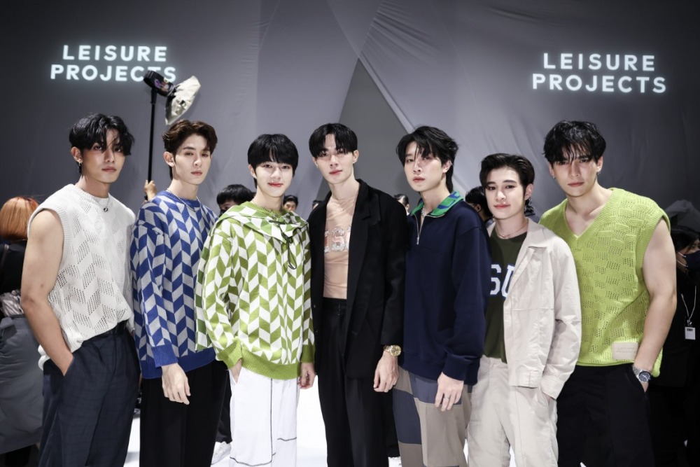 เหล่าคนดังตบเท้าเข้าร่วมชมแฟชั่นโชว์ BIFW2022 (4)