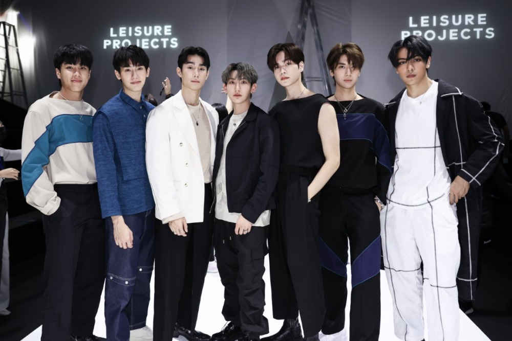 เหล่าคนดังตบเท้าเข้าร่วมชมแฟชั่นโชว์ BIFW2022 (5)