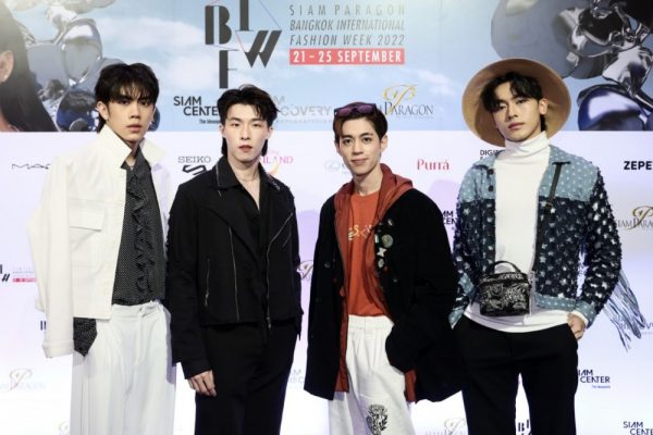 เหล่าคนดังตบเท้าเข้าร่วมชมแฟชั่นโชว์ BIFW2022 (6)